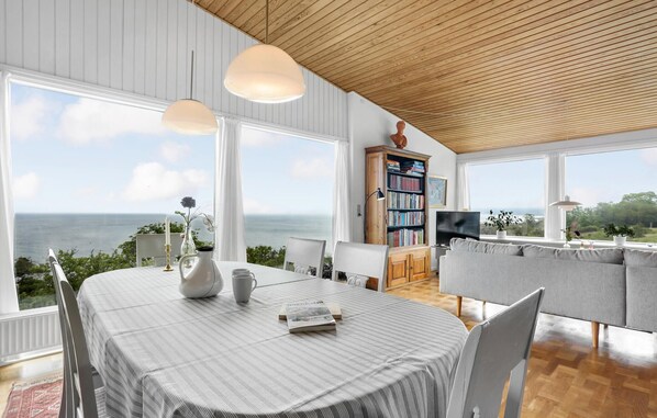 تناول الطعام