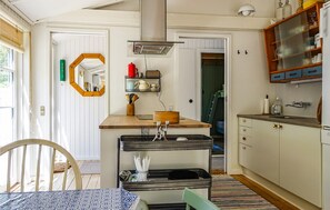 Fridge, stovetop, dishwasher, cookware/dishes/utensils