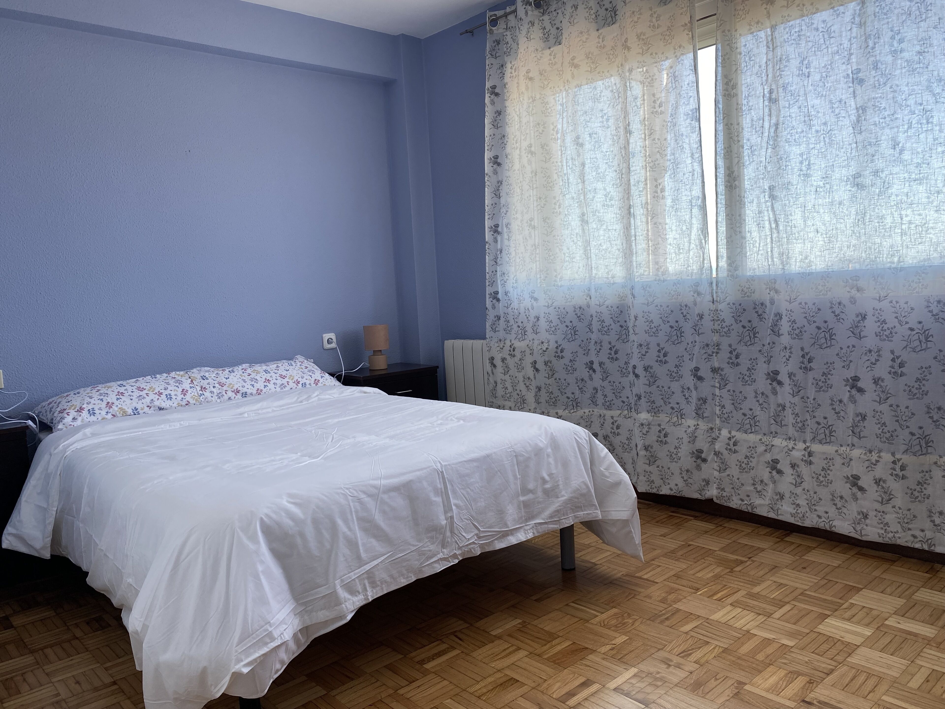 2 bedrooms, travel cot, free WiFi, bed sheets