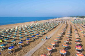 Una spiaggia nelle vicinanze
