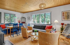 TV, fireplace, DVD player - Awesome home in Nexø with WiFi (Nexø)