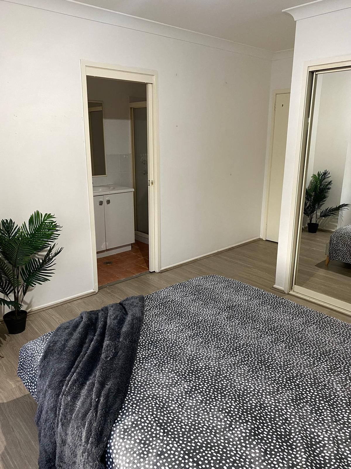 Spacious 3 bedroom townhouse with AC and lock up garage — image 8