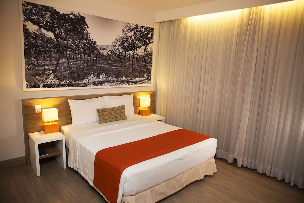 Phòng Tiêu chuẩn, phù hợp cho người khuyết tật | Bộ đồ giường kháng dị ứng, minibar, két bảo mật tại phòng, bàn 