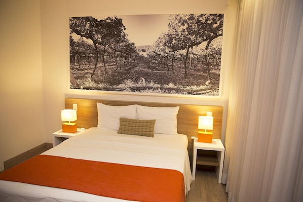 Quarto standard, acessível | Roupas de cama antialérgicas, frigobar, cofres nos quartos, escrivaninha