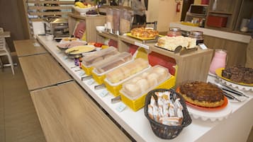 Free daily buffet breakfast
