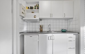 Fridge, stovetop, coffee/tea maker, cookware/dishes/utensils