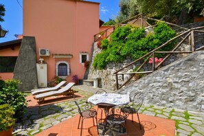 Casa estàndard, 2 dormitoris, 2 banys, al costat de la muntanya (Casa Lella) | Servei de restauració a l'aire lliure