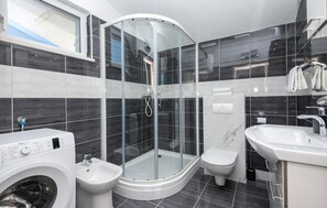Combined shower/tub