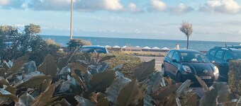 Very good location seafront apartment