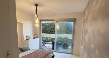 Very good location seafront apartment