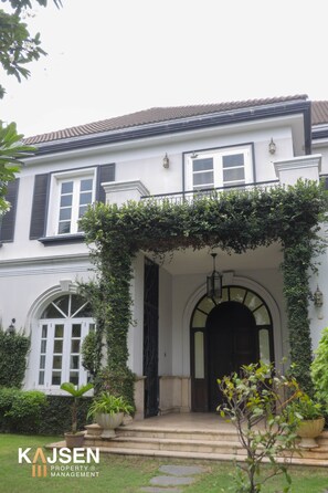 Exterior detail - La Maison Villa - Villa for Filming (Thuận An)