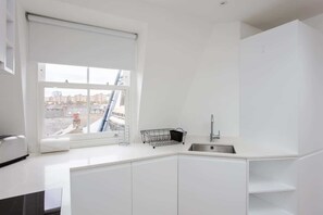 Basic-Apartment, 1 Doppelbett | Eigene Küche | Kühlschrank, Ofen, Herdplatte, Geschirrspüler