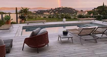 Luxury villa with magnificent sea view and heated swimming pool