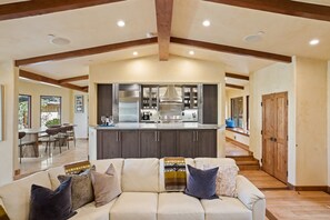 TV, fireplace, stereo, offices