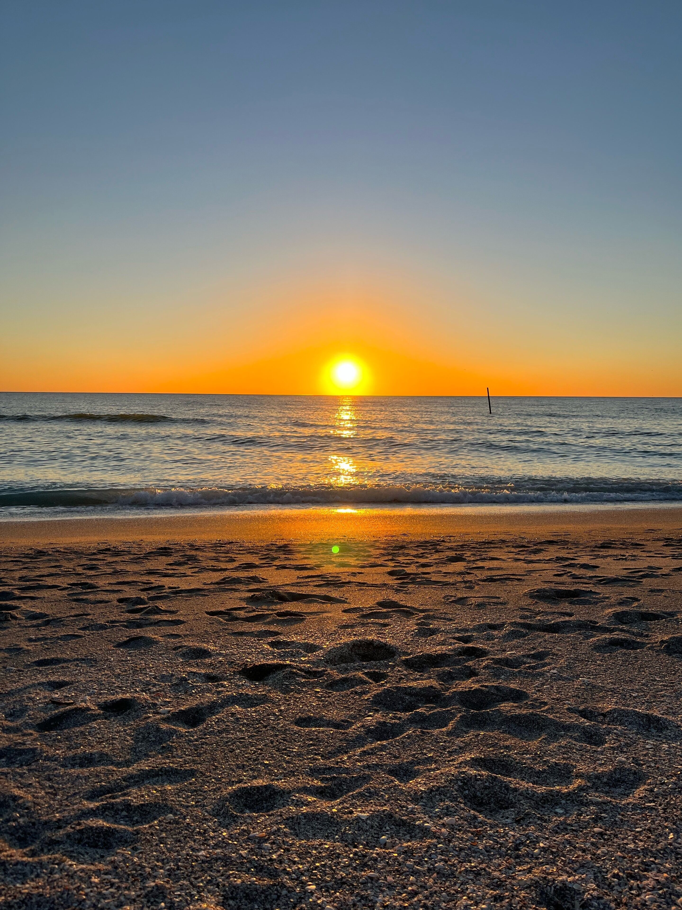 Beach nearby, sun loungers, beach towels