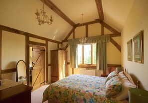 3 bedrooms, iron/ironing board, travel crib, free WiFi