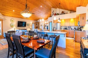 Dining - Quiet Area, Hot Tub, Close to Lakes, Shopping and Dining (Pagosa Springs)