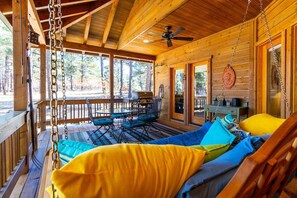 Outdoor dining - Quiet Area, Hot Tub, Close to Lakes, Shopping and Dining (Pagosa Springs)