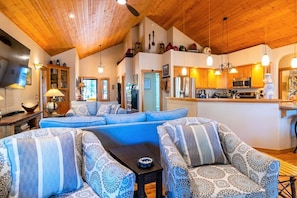 Smart TV, fireplace - Quiet Area, Hot Tub, Close to Lakes, Shopping and Dining (Pagosa Springs)