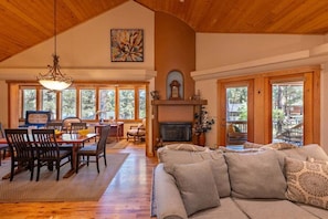 Smart TV, fireplace - Quiet Area, Hot Tub, Close to Lakes, Shopping and Dining (Pagosa Springs)