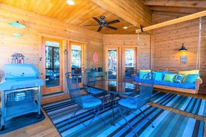 Outdoor dining - Quiet Area, Hot Tub, Close to Lakes, Shopping and Dining (Pagosa Springs)