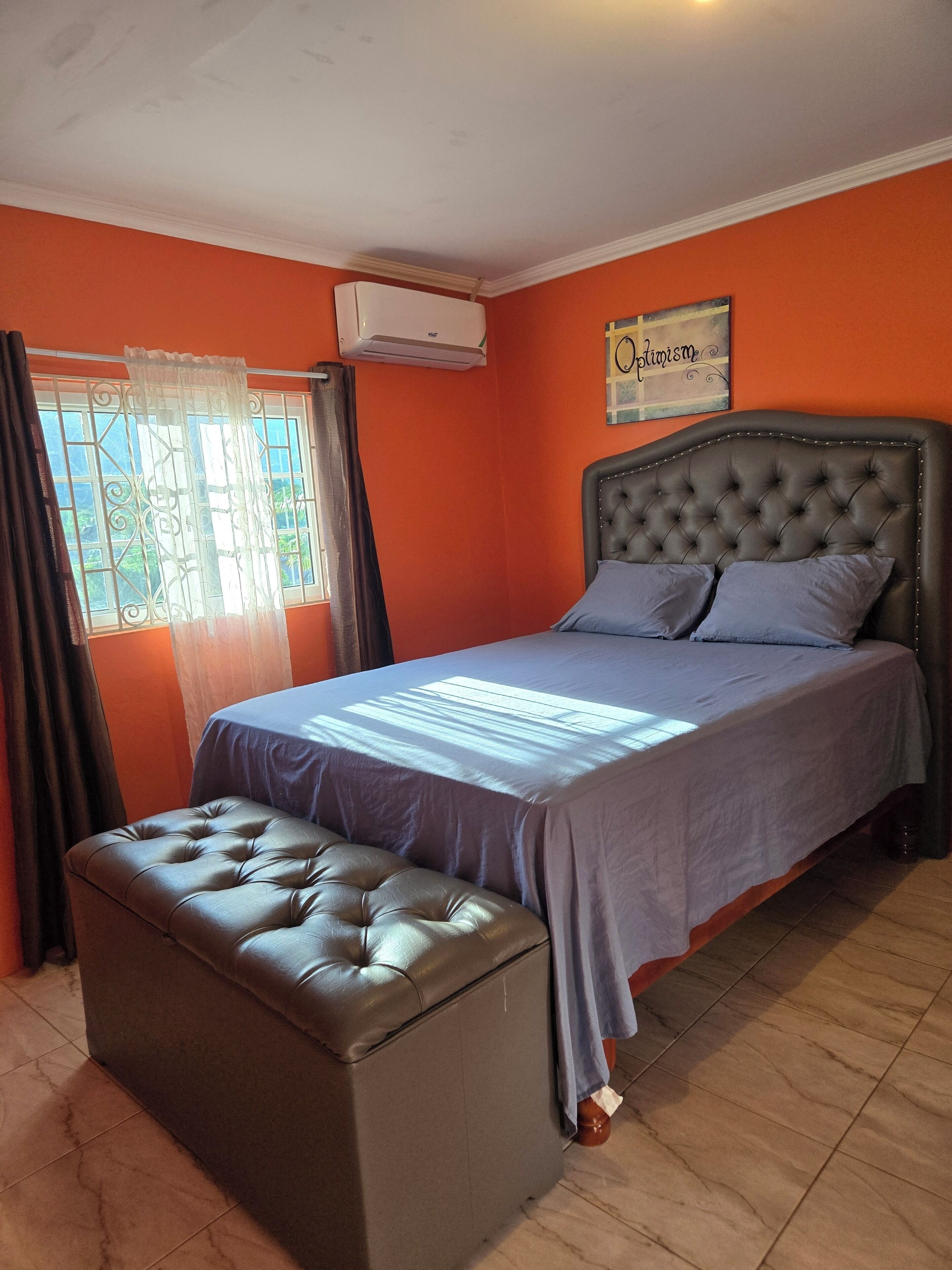 6 habitaciones, escritorio, tabla de planchar con plancha y wifi gratis 