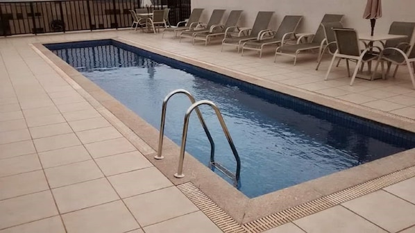 Piscina externa, piscina aquecida