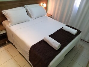 1 quarto, escrivaninha, ferros/tábuas de passar roupa, Wi-Fi