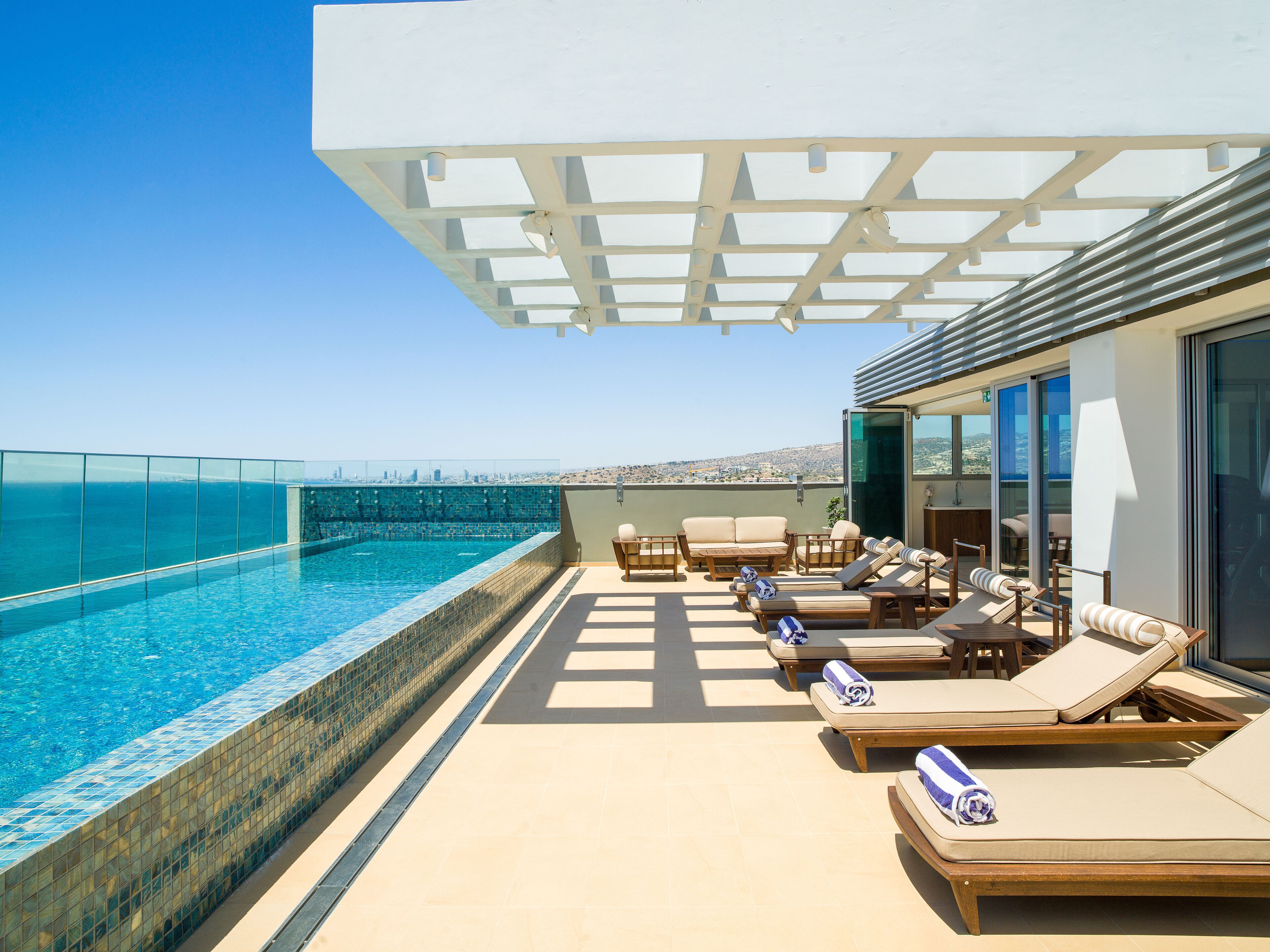 Indoor pool, 3 outdoor pools