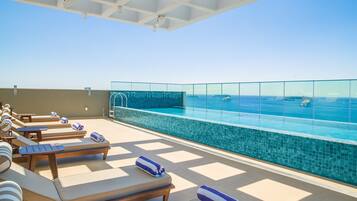 Indoor pool, 3 outdoor pools