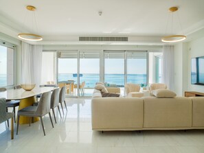 Luxury Apartment, 3 Bedrooms (9F) | Living area