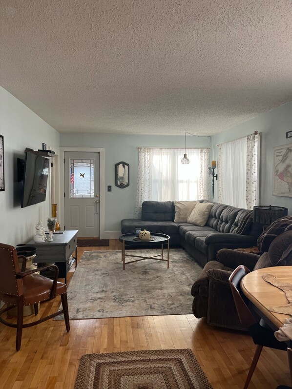 Smart TV, DVD player, books