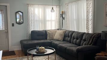 TV connectée, lecteur de DVD, livres