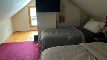 2 bedrooms, travel cot, free WiFi, bed sheets