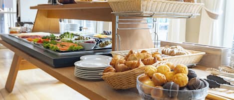 Desayuno buffet todos los días (con cargo)