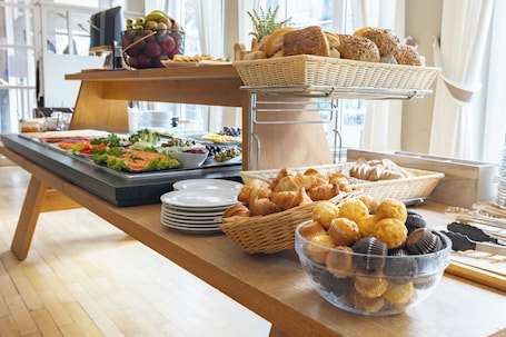 朝食 (ビュッフェ)、毎日提供 (有料). ガーナー ホテル フリードリヒスハーフェン バイ IHG