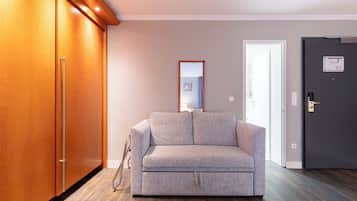 Soundproofing, free WiFi, bed sheets