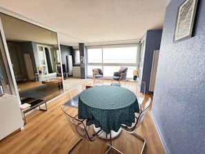 Dining - Apartment PANORAMIQUE VIEW - Grande Plage Biarritz - PARKING (Biarritz)