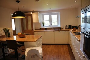 Fridge, oven, dishwasher, toaster