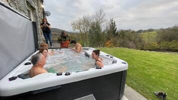 Bain à remous extérieur