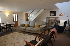 TV, offices - Stunning large barn conversion in Betws Gwerfil Goch -Ty Cerrig Barn (Corwen)