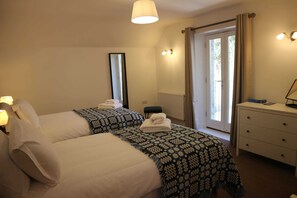 4 bedrooms, iron/ironing board, travel crib, WiFi - Stunning large barn conversion in Betws Gwerfil Goch -Ty Cerrig Barn (Corwen)