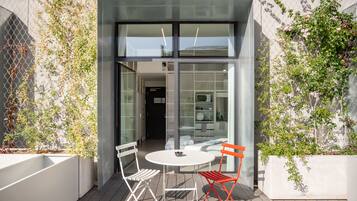 Bureau, fer et planche Ă repasser, Wi-Fi gratuit, draps fournis