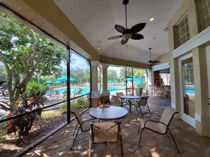 Outdoor dining - CasaComfort near Disney-King Suite bedroom, FREE Amenities, and great location. (Kissimmee)