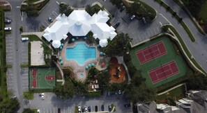 Piscina all'aperto, una piscina riscaldata