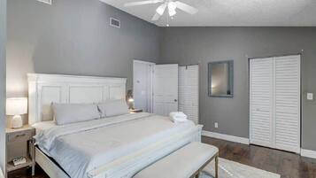 3 habitaciones, tabla de planchar con plancha, cuna de viaje y wifi