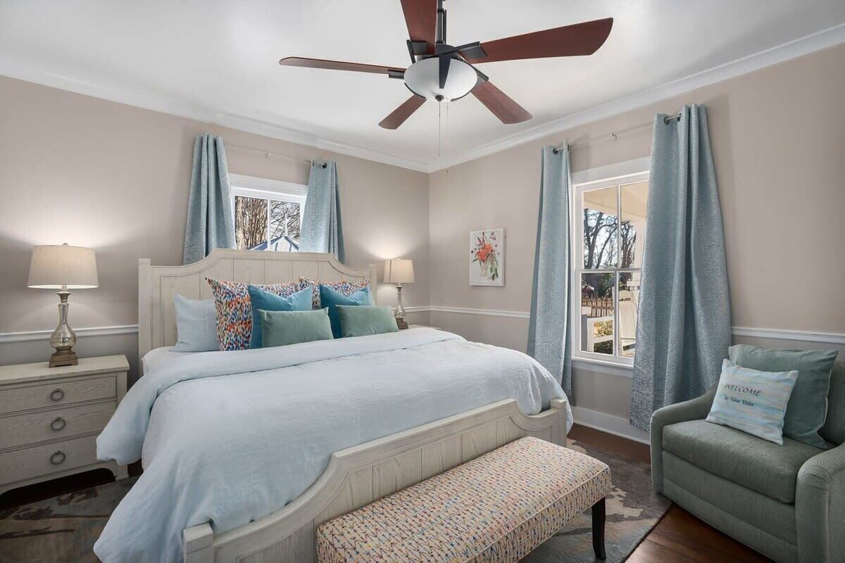 3 bedrooms, iron/ironing board, WiFi, bed sheets