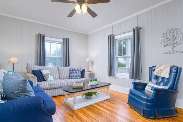 TV, fireplace, offices