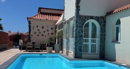 Macken House with heated pool and jacuzzi