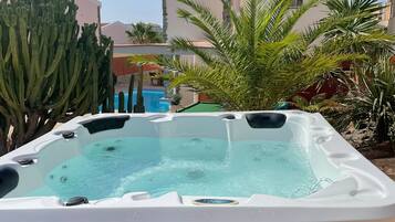 Bain à remous extérieur